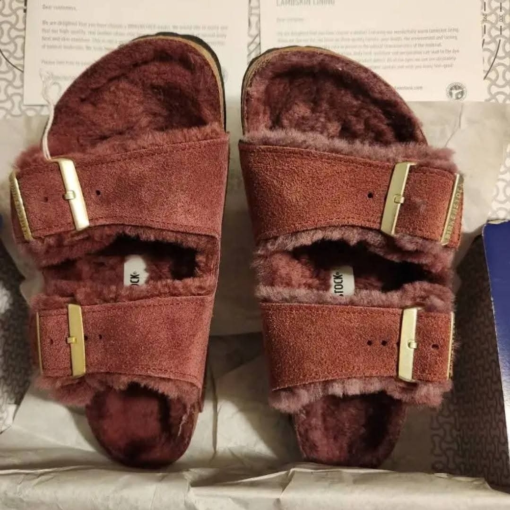 NIB Birkenstock size 38 (7 TTS)
Lambskin lining, super soft